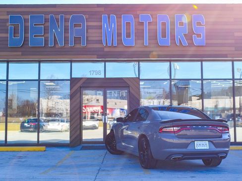 Used 2018 Dodge Charger SXT w/ Blacktop Package image 32