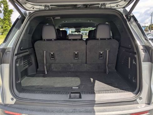 Used 2026 Chevrolet Traverse LT AWD/4WD image 13