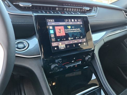 Used 2023 Jeep Grand Cherokee L Altitude image 17