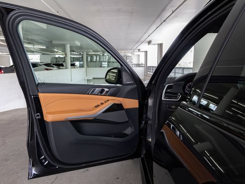 Used 2023 BMW X5 sDrive40i w/ M Sport Package RWD image 13