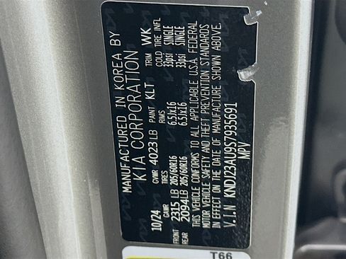 Used 2025 Kia Soul LX w/ LX Technology Package FWD image 12