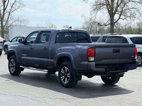 Used 2016 Toyota Tacoma TRD Off-Road AWD/4WD image 9