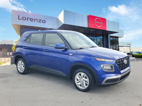 Used 2021 Hyundai Venue SE image 3