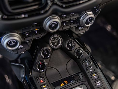 Used 2020 Aston Martin V8 Vantage Coupe RWD image 28