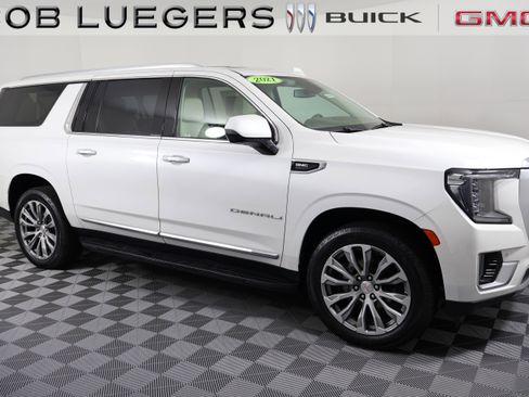 Used 2021 GMC Yukon XL Denali image 2
