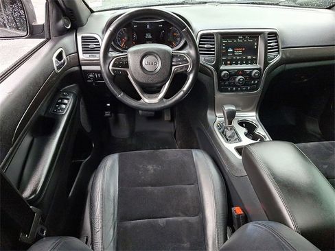 Used 2018 Jeep Grand Cherokee Altitude image 11