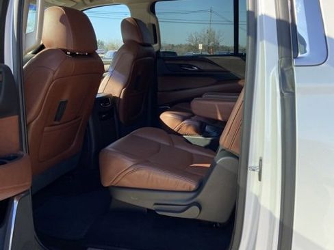 Used 2016 Cadillac Escalade ESV Premium image 12