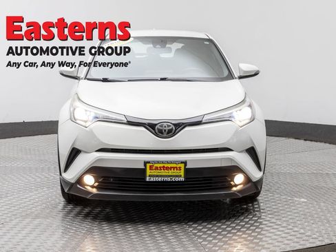 Used 2018 Toyota C-HR XLE FWD image 2
