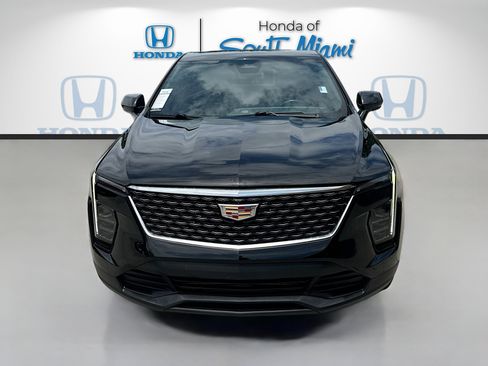 Used 2024 Cadillac XT4 Luxury FWD image 2