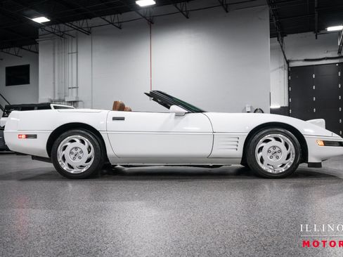 Used 1991 Chevrolet Corvette Convertible RWD image 6