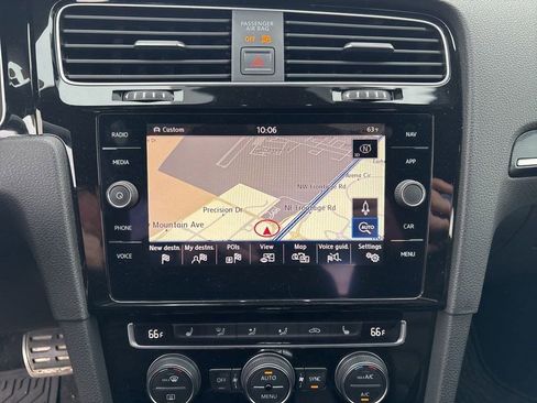 Used 2018 Volkswagen Golf R 4-Door image 14