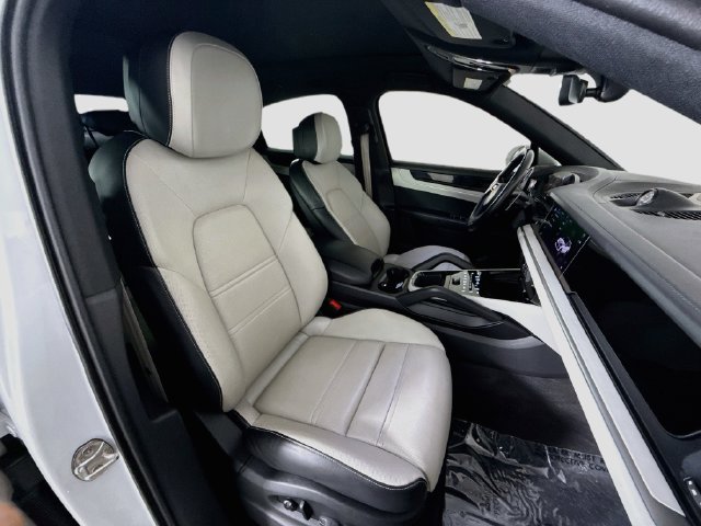 Used 2024 Porsche Cayenne Coupe AWD/4WD image 28