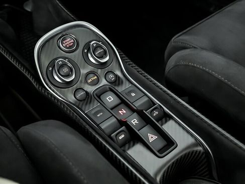 Used 2020 McLaren 600LT Spider RWD image 37