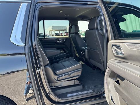 Used 2023 GMC Yukon XL SLT w/ SLT Luxury Package AWD/4WD image 15