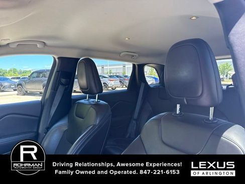 Used 2020 Jeep Cherokee Latitude Plus w/ Cold Weather Group AWD/4WD image 6