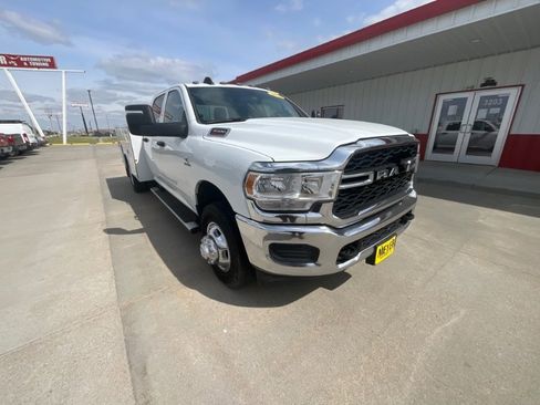 Used 2024 RAM 3500 Tradesman w/ Chrome Appearance Group AWD/4WD image 2