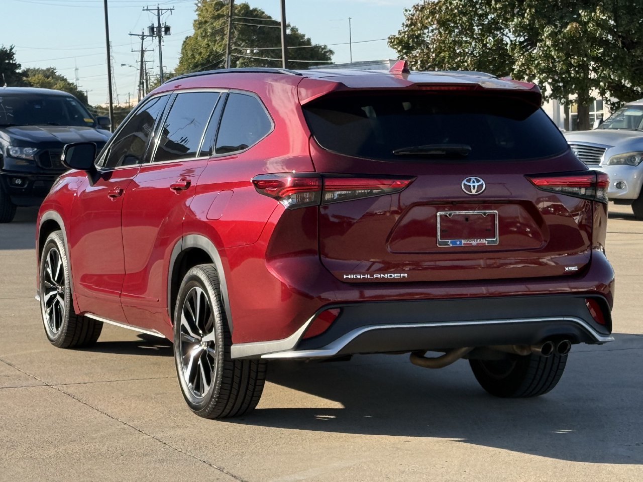 Used 2021 Toyota Highlander XSE FWD image 5