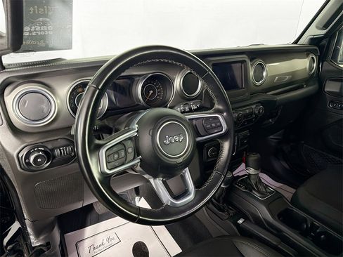 Used 2021 Jeep Wrangler Unlimited Sahara image 9