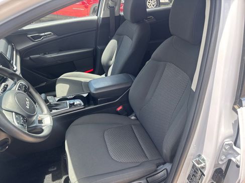 Used 2025 Kia Sportage LX FWD image 35