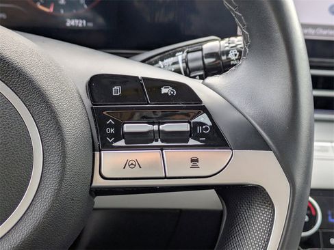 Certified 2025 Hyundai Elantra Limited image 26