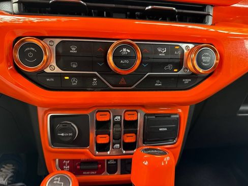 Used 2024 Jeep Gladiator Sport AWD/4WD image 40