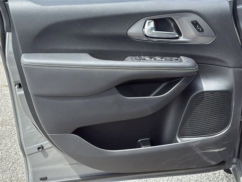New 2025 Chrysler Pacifica Select image 16
