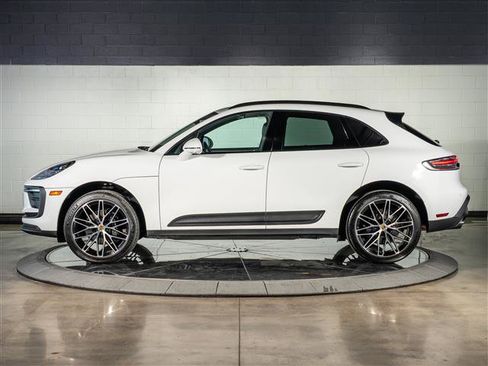 Certified 2026 Porsche Macan AWD/4WD image 2