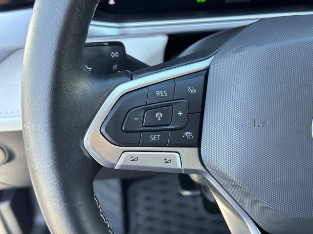 Certified 2025 Volkswagen Taos SE FWD image 11