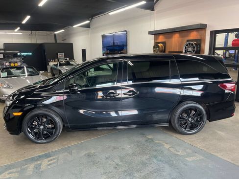 Used 2023 Honda Odyssey Sport image 3