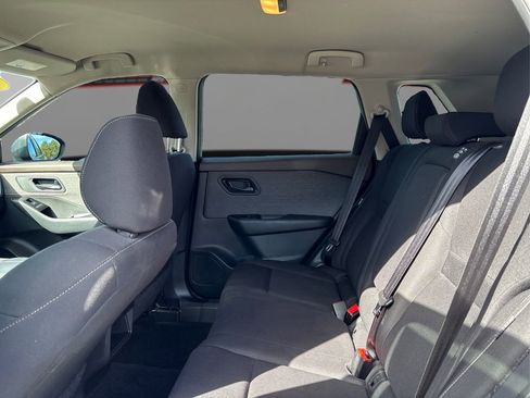 Used 2023 Nissan Rogue S image 10