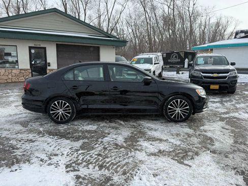 Used 2016 Volkswagen Jetta Sport image 6