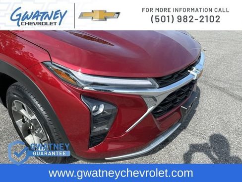 Used 2025 Chevrolet Trax LT w/ LT Convenience Package FWD image 13
