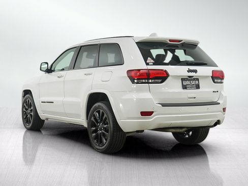 Used 2018 Jeep Grand Cherokee Altitude AWD/4WD image 3