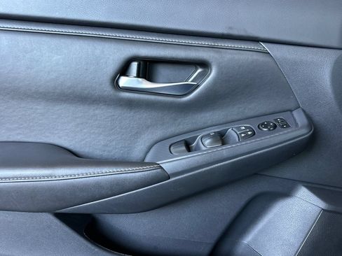 Used 2024 Nissan Sentra SV FWD image 11
