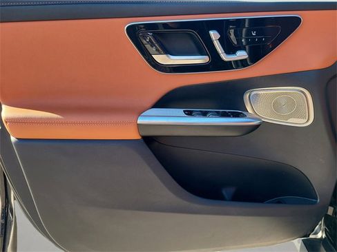 Used 2023 Mercedes-Benz GLC 300 4MATIC w/ Exclusive Trim Package image 21