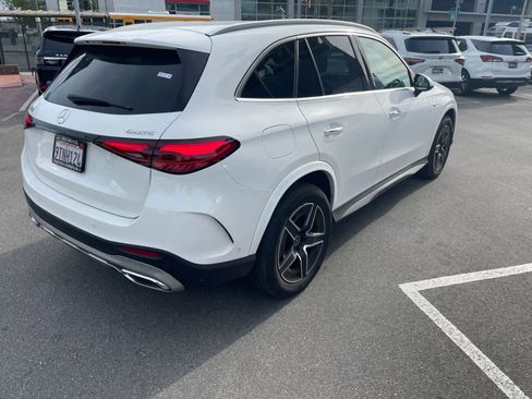 Used 2025 Mercedes-Benz GLC 350e 4MATIC image 3