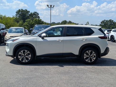 Used 2023 Nissan Rogue SV FWD image 6