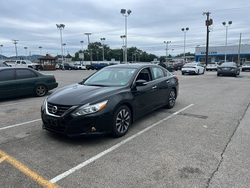 Used 2016 Nissan Altima 2.5 SL w/ Moonroof Package FWD image 1