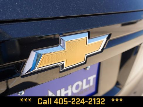 Used 2025 Chevrolet Traverse LT FWD image 5