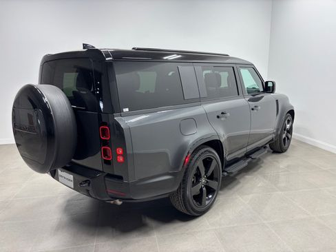 Used 2025 Land Rover Defender 110 X-Dynamic SE AWD/4WD image 6