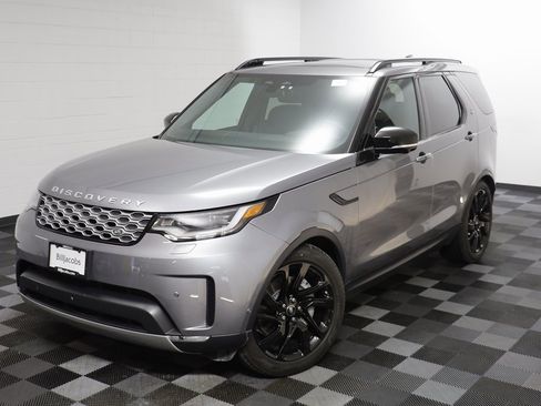 Used 2025 Land Rover Discovery S image 2