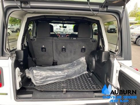 Used 2021 Jeep Wrangler Unlimited Rubicon AWD/4WD image 11