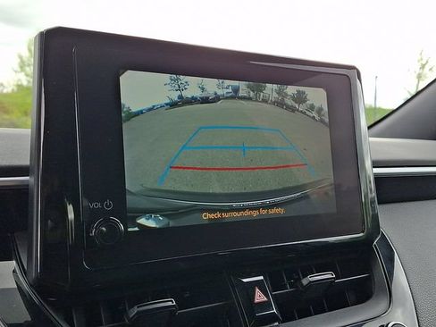 Used 2023 Toyota Corolla SE FWD image 3