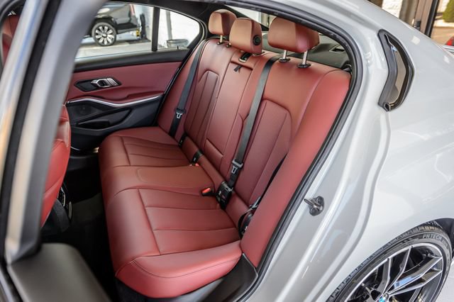 Used 2022 BMW 330i Sedan w/ M Sport Package RWD image 24