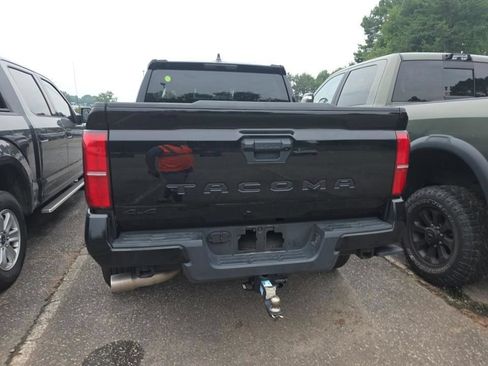 Used 2025 Toyota Tacoma TRD Sport AWD/4WD image 9