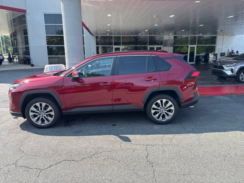 Used 2022 Toyota RAV4 XLE Premium FWD image 10