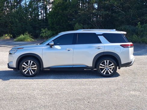 Used 2023 Nissan Pathfinder Platinum AWD/4WD image 6