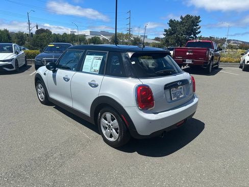 Used 2016 MINI Cooper 4-Door Hardtop FWD image 3