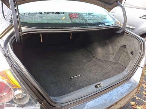 Used 2010 Nissan Altima 3.5 SR image 24