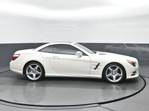 Used 2016 Mercedes-Benz SL 550 image 2
